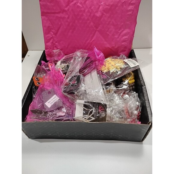 Paparazzi Jewelry Lot 50 Pieces - Necklaces, Bracelets, Earrings. - Picture 15 of 16